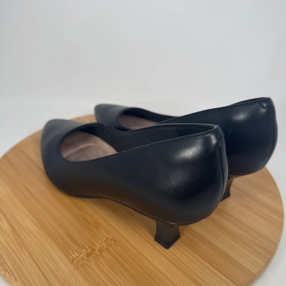 Clarks Black Leather Pointed Toe Kitten Heel Pumps Womens Size 9.5M | Work